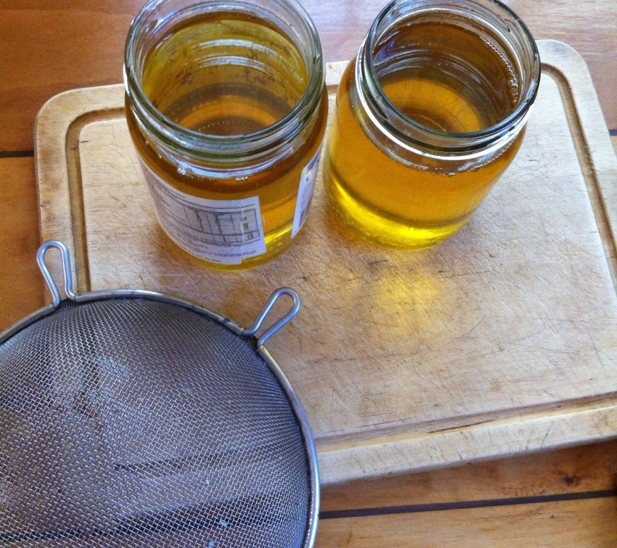 ¿Te has preguntado cómo se hace el cebo (tallow, en inglés)? Aquí tienes instrucciones fáciles de seguir para hacer tu propia grasa, que puedes usar para cocinar, en tu piel como humectante (hay muchas recetas), para hacer velas o jabón.